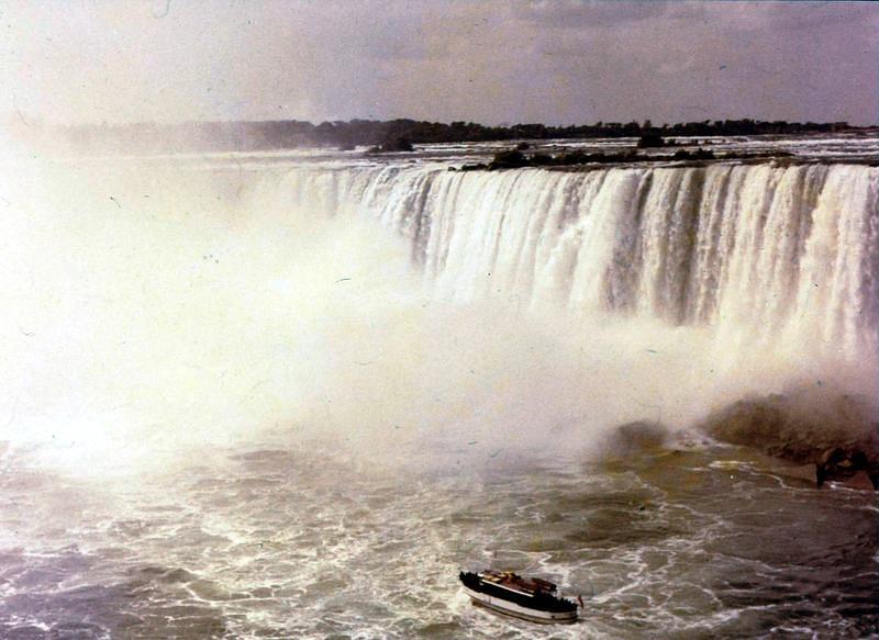 Undated_NiagraFalls0002.JPG